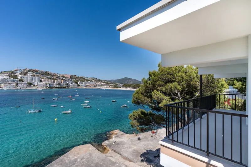 New Luxury Renovated Penthouse with Spacious Terraces and Direct Sea Access in Santa Ponsa — photo 3