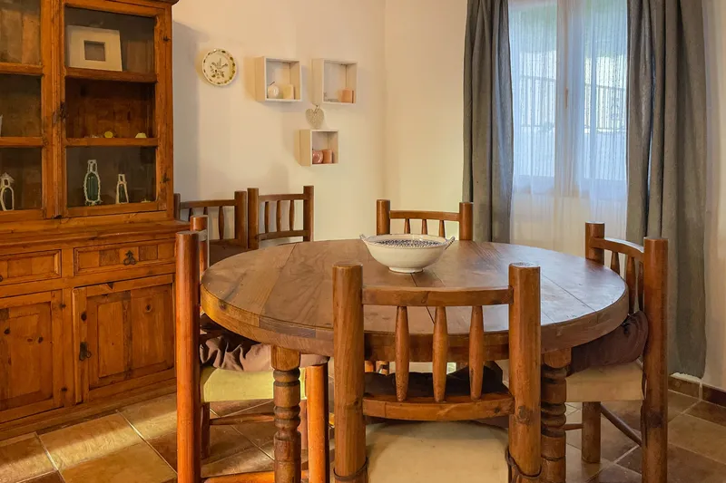 Spacious house with 4 bedrooms, patio, pool and separate apartment — photo 7