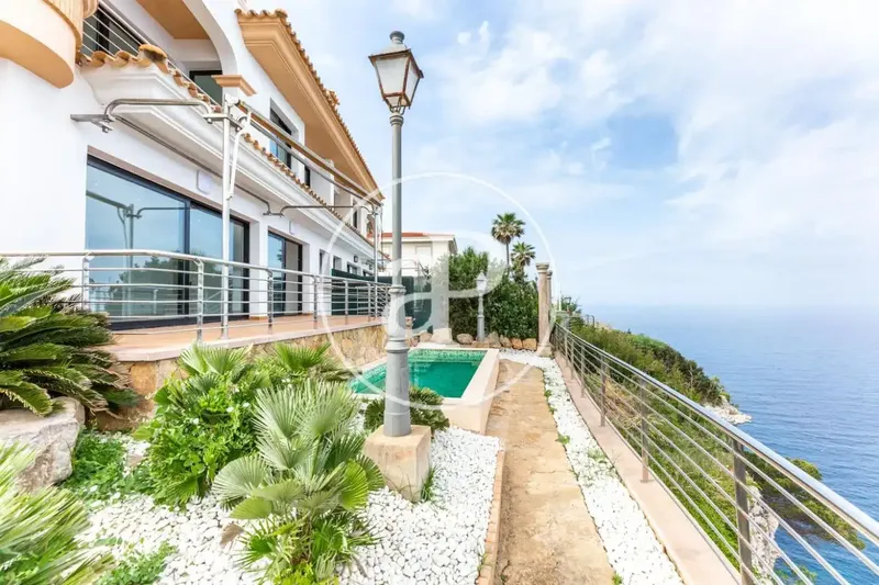 Semi-detached unfurnished villa with sea views, garden and terrace in Bahía Azul — photo 2