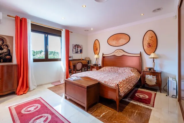 Family home with private garden and pool for sale in Port Adriano, Mallorca — photo 10