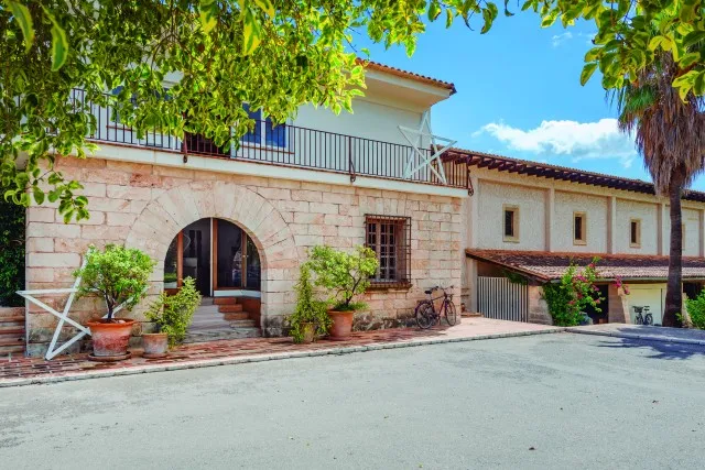 Versatile business premises for sale in Pollensa, Mallorca — photo 2