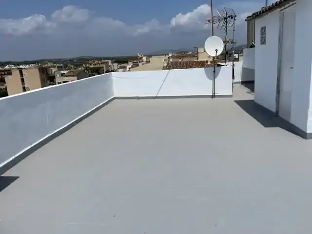 Discover your new home in this charming penthouse with a spectacular 22 m² terrace! Located on a wide and quiet street in Porto Cristo — photo 8