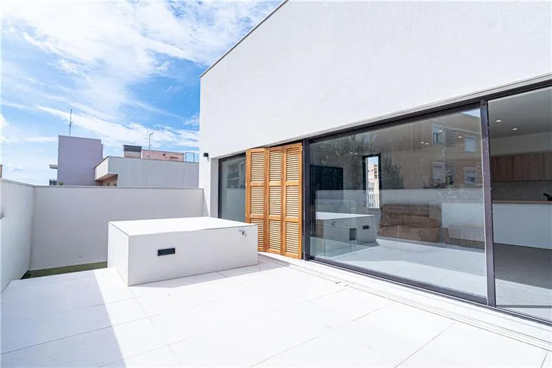 Brand new. Exclusive new-construction penthouse with a pool, private sun terrace, and ocean views, — photo 1