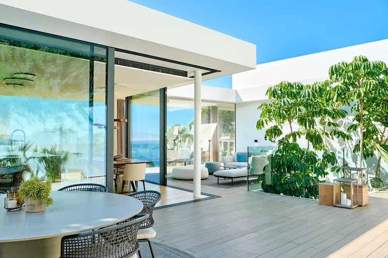 Brightful villa with pool and sea views — photo 2