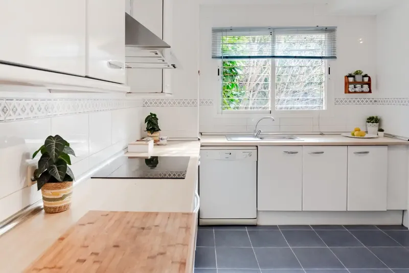 Discover this exclusive ground floor apartment in the coveted area of Les Maravelles, Palma de Mallorca. — photo 5