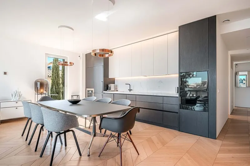 Stunning penthouse with private rooftop pool in prime location — photo 7