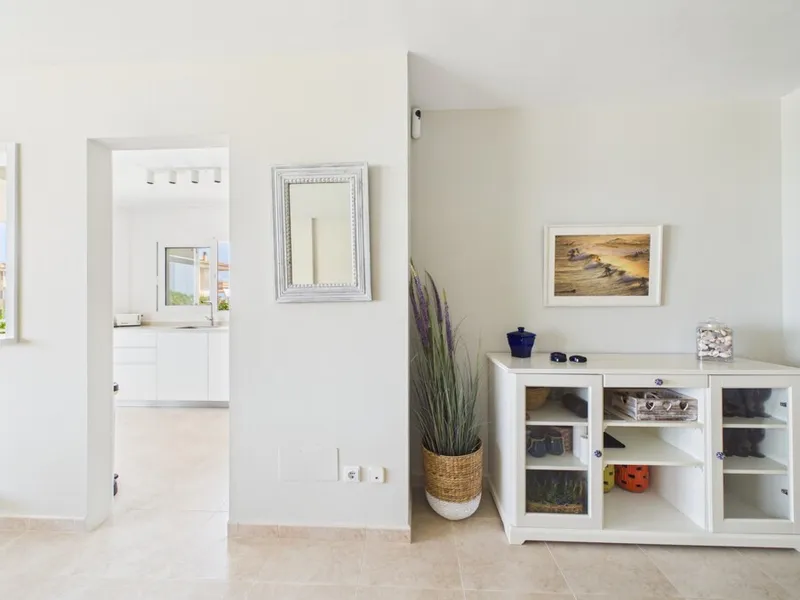 Three-Bedroom Apartment with Communal Pool in Porto Colom. Available from Mid-September to Mid-June 2027 — photo 9