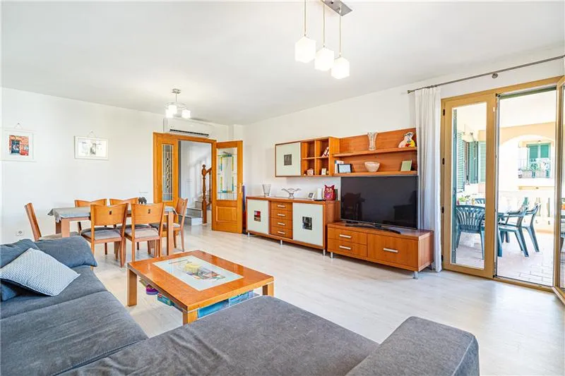 Duplex with terrace located in a well-maintained residential complex with communal swimming pools. — photo 3