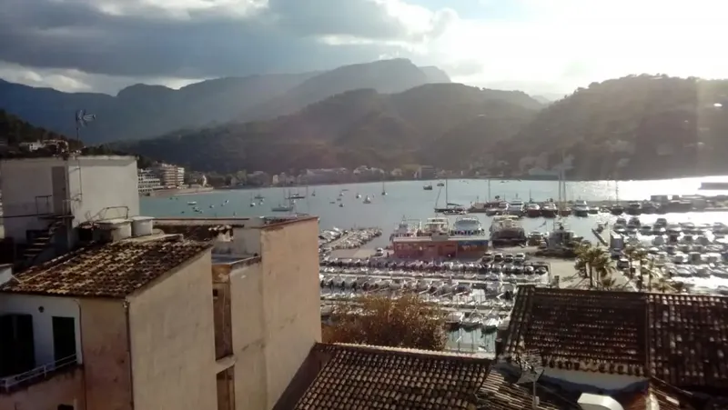 Recently renovated four-storey building in Puerto de Soller — photo 9