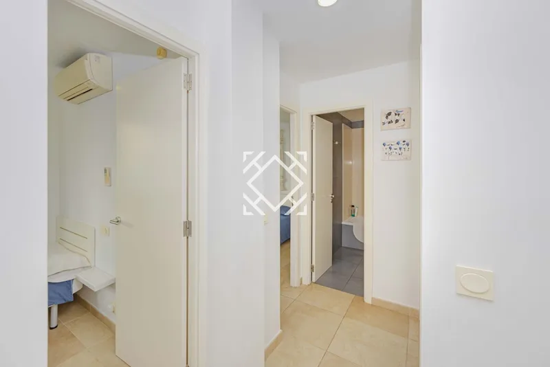 Unique Opportunity: Penthouse for Sale with Holiday License and Spectacular Views to the Bay of Pollensa, North of Mallorca — photo 12