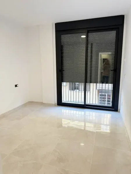 I. Vivienda de 2 habitaciones, con armarios empotrados, cocina office totalmente amueblada con electrodomésticos, 2 baños completos con mamp — photo 11
