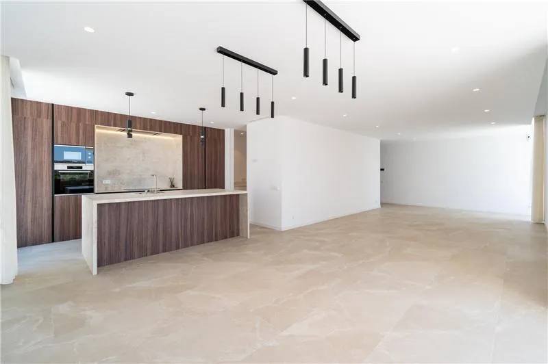 Newly built detached house with a large swimming pool on a 1,050 m² plot — photo 6