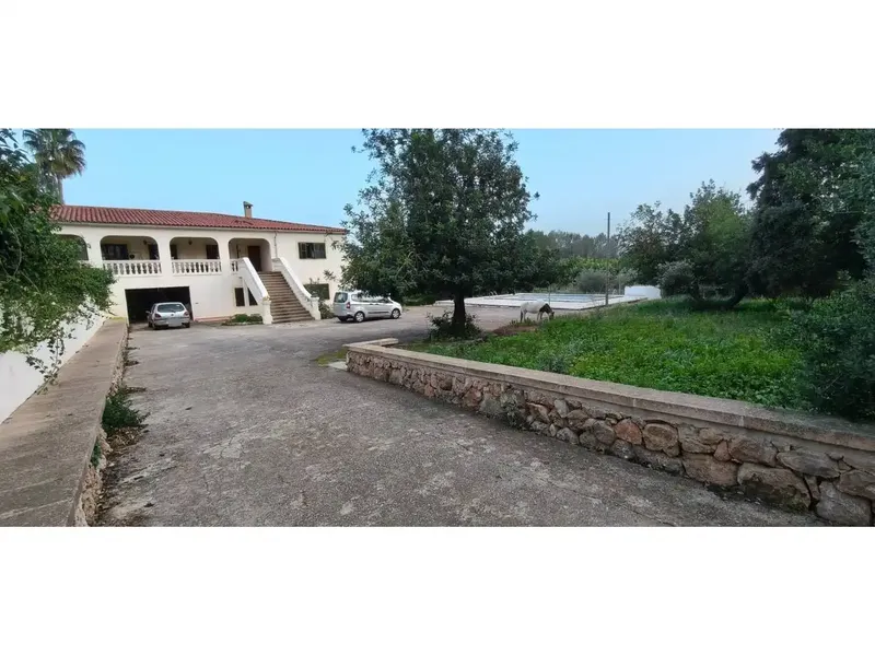 In a very quiet area of the municipality of Bunyola, this finca of about 7,329 m² of land with a house of about 415 m² — photo 1
