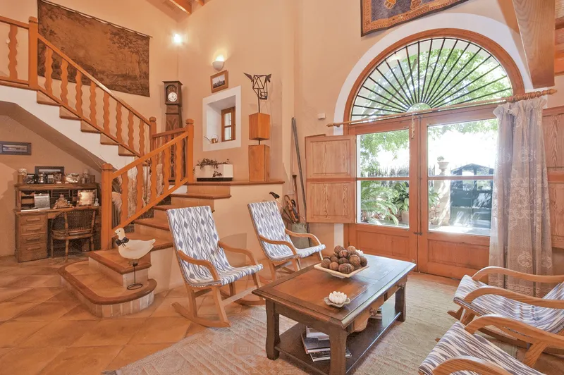 Estate with a Mediterranean-style garden in Santa Maria — photo 8