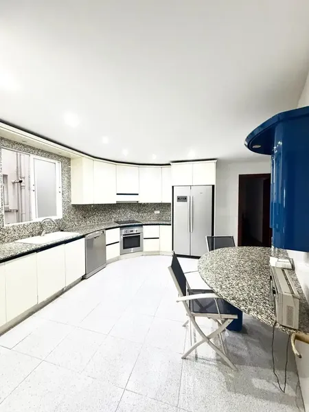 Beautiful luxury flat with sea views — photo 10