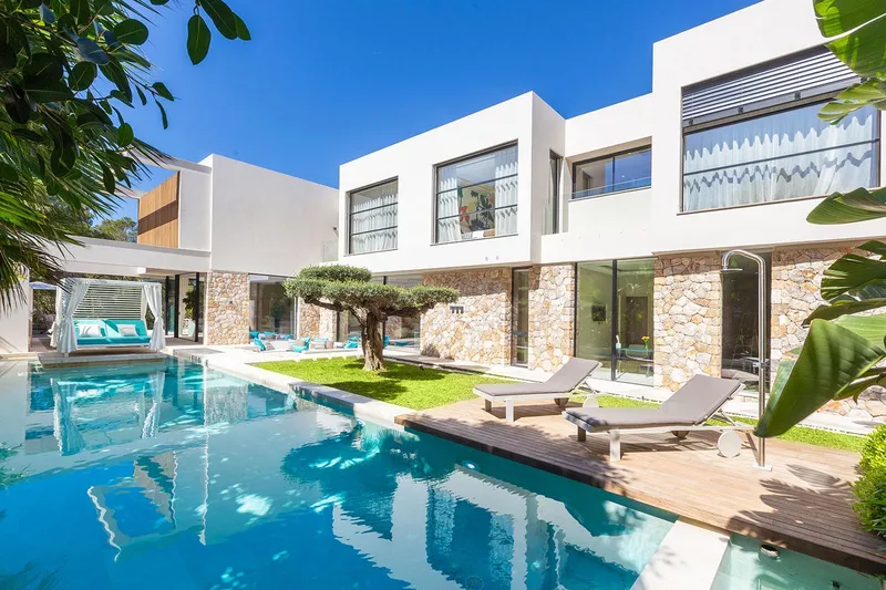 Modern luxury villa in a central location, ready for first occupancy — photo 1