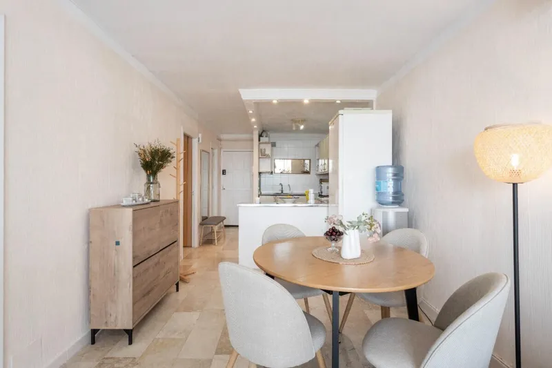 Sea-view apartment near Port Adriano with terrace and direct beach access — photo 5