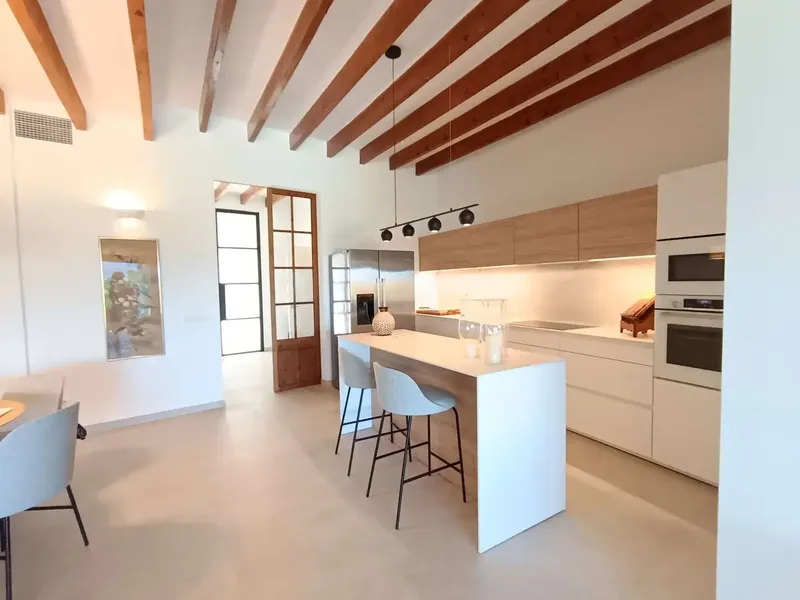 This high-quality property features state-of-the-art technology, exclusive features and a fantastic location with views — photo 3