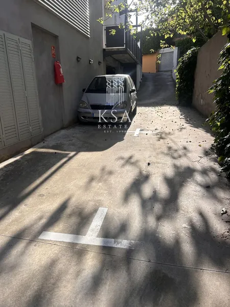 Garage — photo 1