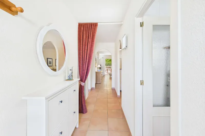 This well-designed apartment is located on the ground floor of a three-storey building with 28 residential units. Access to this space — photo 2