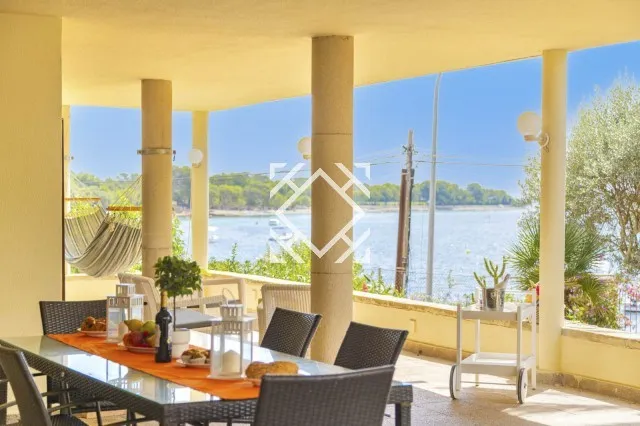 Seafront ground floor apartment for sale in Alcanada-Alcudia, Mallorca — photo 1