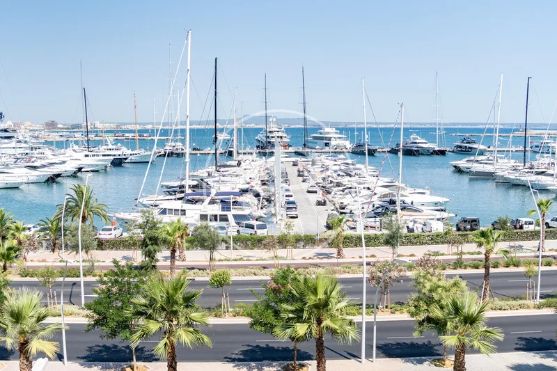 Apartment for sale with terrace and sea views on Paseo Marítimo — photo 1