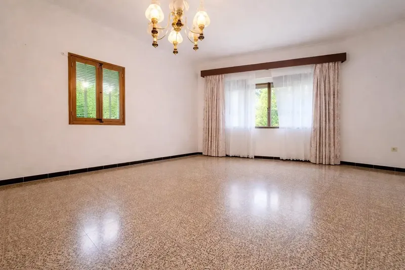We present this charming ground-floor property with great potential, located in Son Amonda, one of the most sought-after and highly regarded residential areas — photo 2