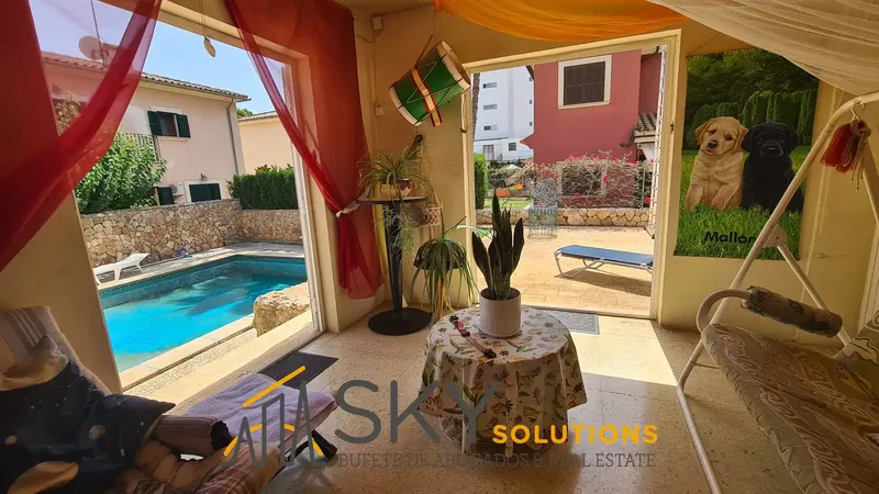 Sky Solutions sells exclusive detached house with 25 m2 pool, just 100 meters from the beach, in Playa de Palma. Enjoy a — photo 1
