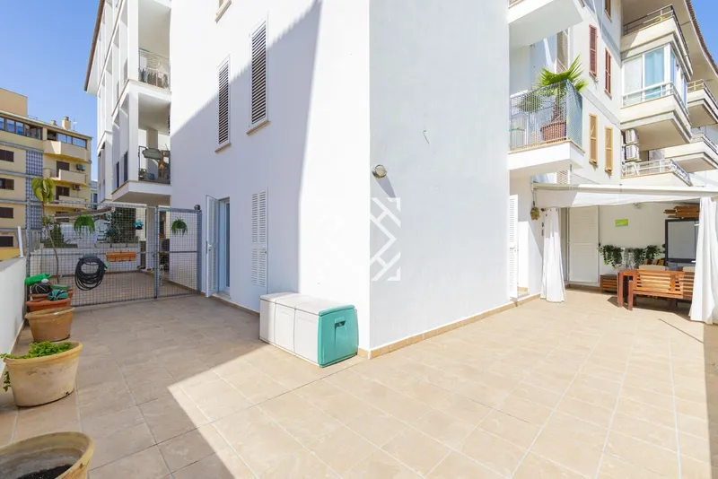 Spacious and bright flat for sale with a large terrace in Puerto de Alcudia — photo 1