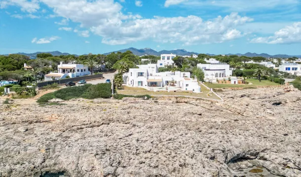 Fantastic seafront villa in a privileged location in Cala d'Or — photo 8