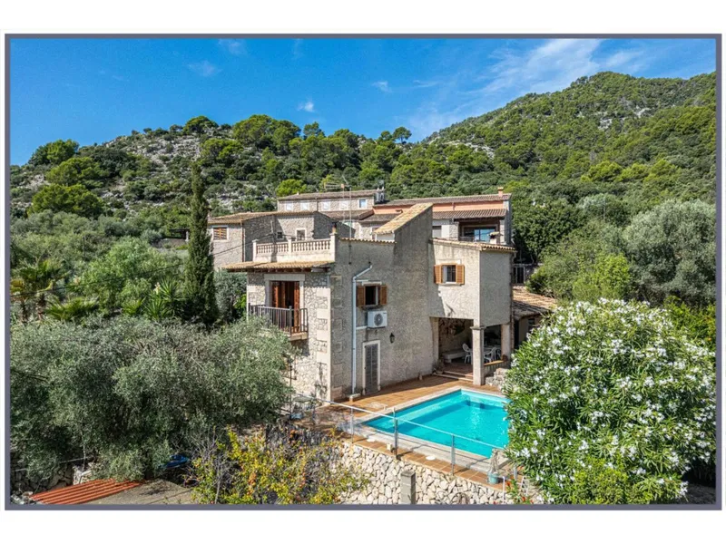 Detached house — photo 1