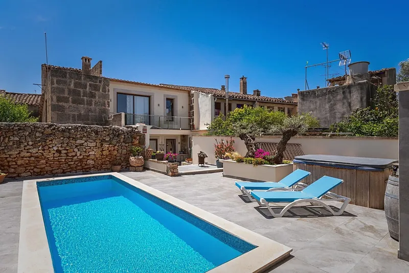 Historic townhouse in Campos - fully renovated with courtyard, pool and Jacuzzi — photo 3