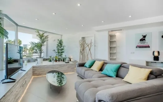 Renovated luxury apartment in 1st sea line with fantastic panoramic sea view — photo 7