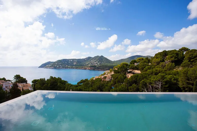 Impressive luxury villa with spectacular sea views — photo 4