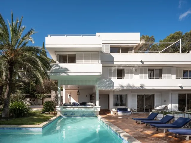Coastal villa with direct sea access for sale in Sol de Mallorca, southwest Mallorca — photo 2