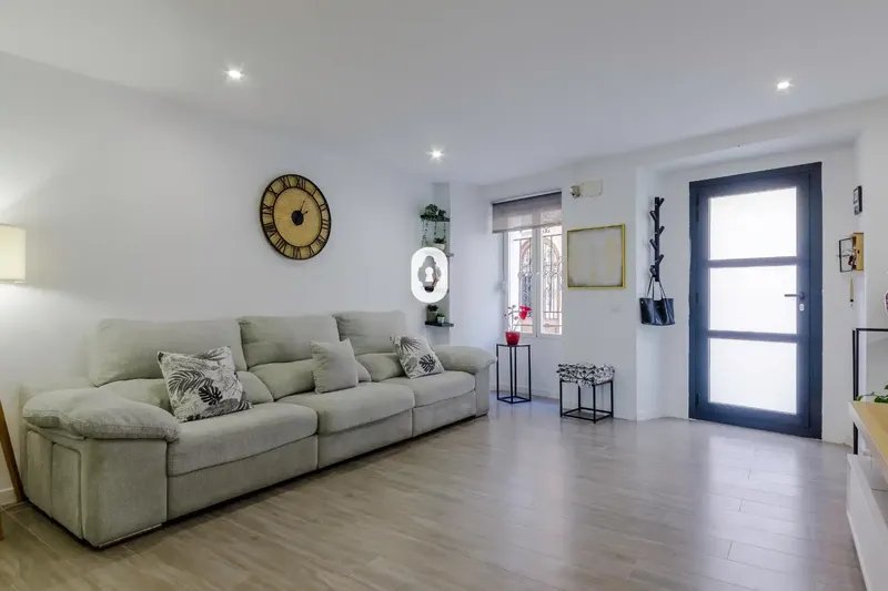 INMOCLAUS presents this three-storey house for sale, located in one of the most central areas of Inca, this bright terraced house is — photo 1
