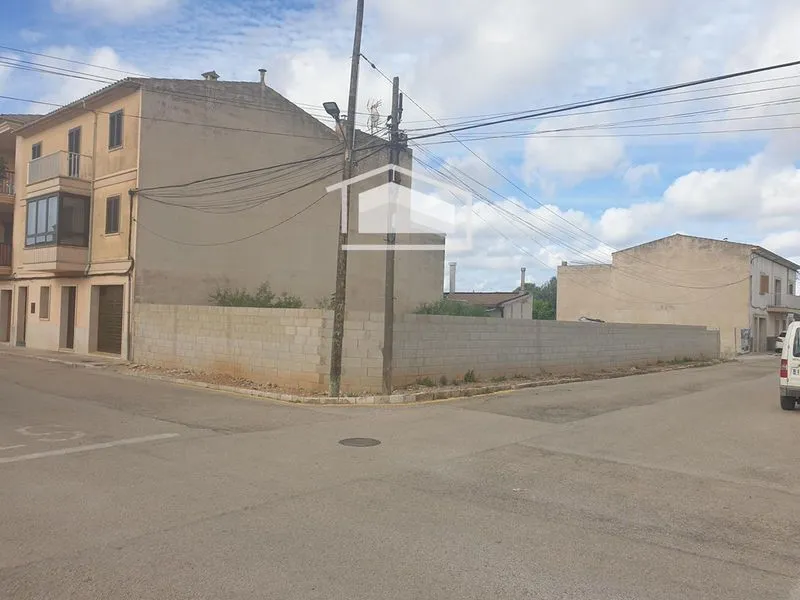 Urban plot of 297 m² in Ses Salines, near the old town — photo 1
