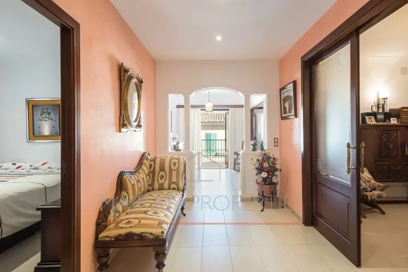 Located in the heart of Lloseta, this two-story single-family home offers a built area of 307 m² on a plot of 550 — photo 6