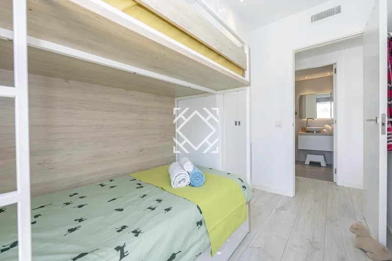 Modern and bright flat for sale close to the sea in Puerto de Alcudia, Mallorca. — photo 12