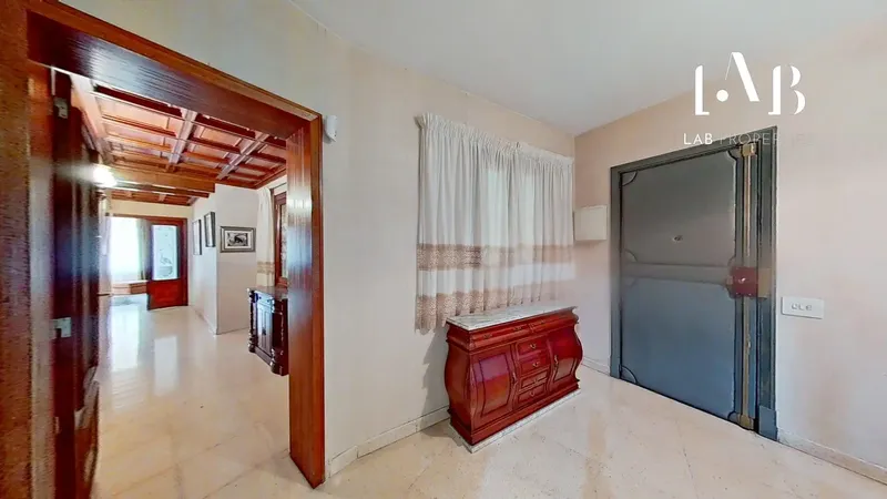 We are pleased to present this spacious apartment in the heart of one of the most sought-after areas of Palma. It is characterized by its excellent — photo 6