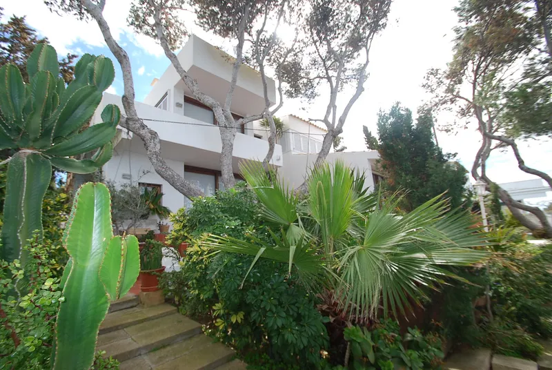 Independent villa on the first line of the sea with holiday license. Bahía Grande, Mallorca. — photo 1