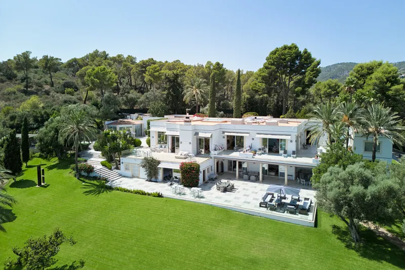 Impressive property with sea and city views and private tennis court - Marcel Remus Real Estate — photo 3