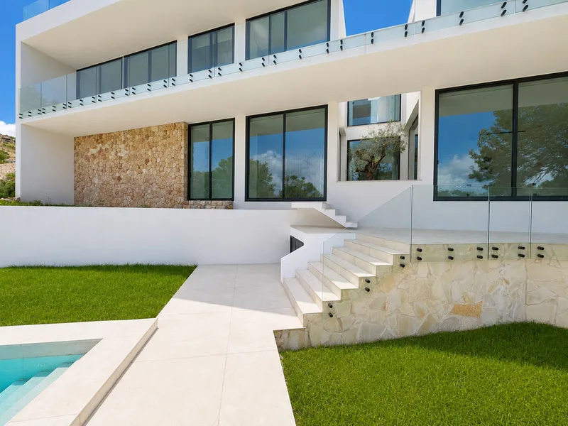 Modern new-build villa with stunning mountain views in Santa Ponsa Mas — photo 2