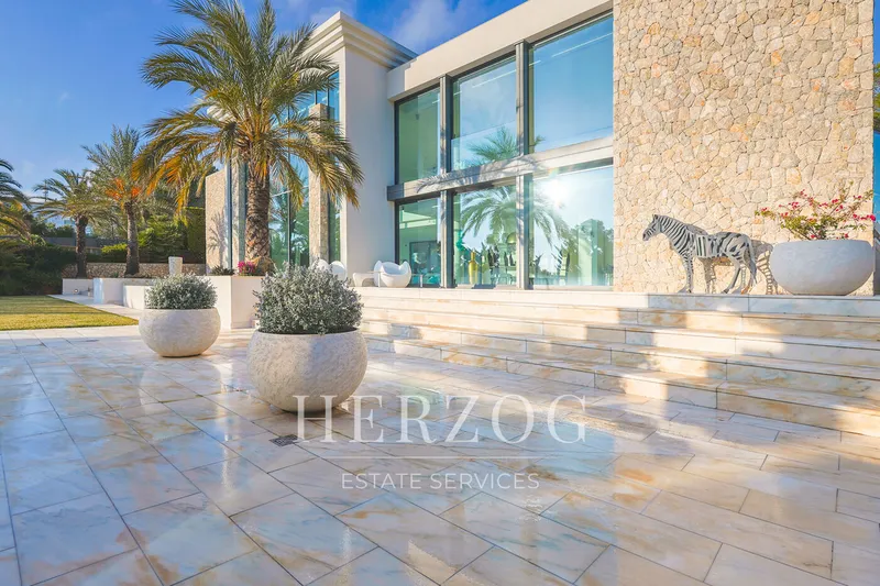 Timeless villa with large plot in a privileged location in Nova Santa Ponsa — photo 3