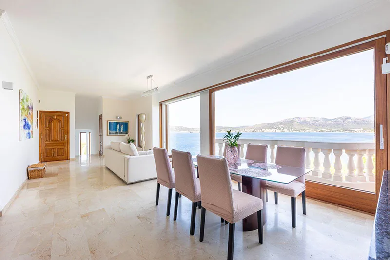 Exceptional villa on the first sea line in a prime location in Santa Ponsa — photo 8