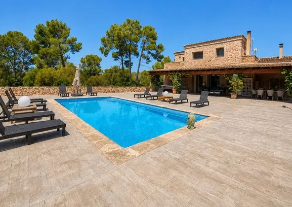 Country house in Algaida — photo 1
