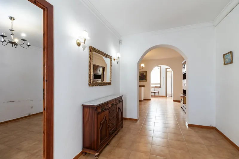 Traditional House with Rooftop Terrace offering lots of Possibilities in Prime Molinar Location — photo 5
