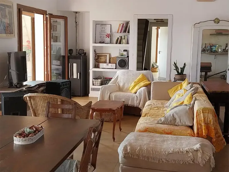 ALQUILER DE TEMPORADA [redacted] DÍAS DESDE EL 25 DE JULIO. Es una vivienda amplia, muy cómoda y bien aislada. Tiene una cocina abierta al com — photo 5