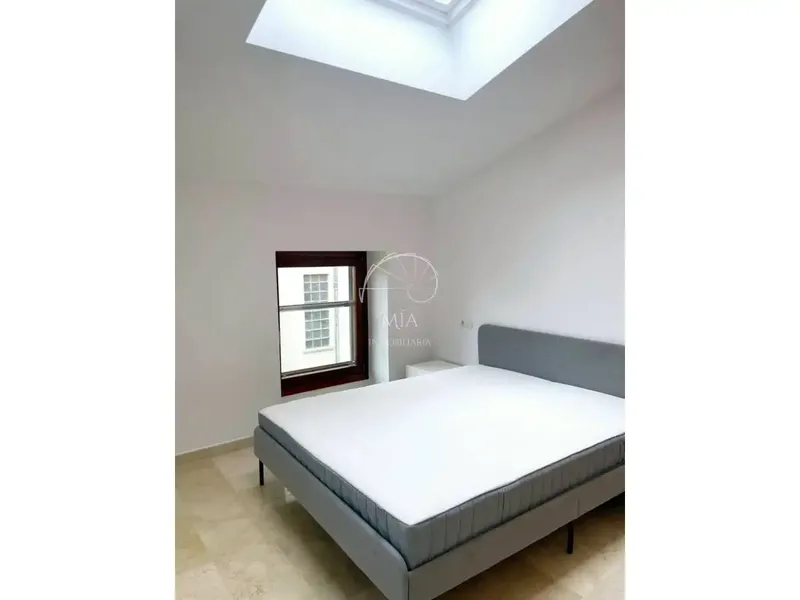 Mía inmobiliaria te presenta este exquisito ático, en alquiler, situado en el centro histórico de Palma, a solo unos pasos de Plaza de Cort. — photo 7