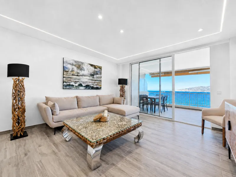 Luxurious modern apartment on the first sea line in Santa Ponsa — photo 1